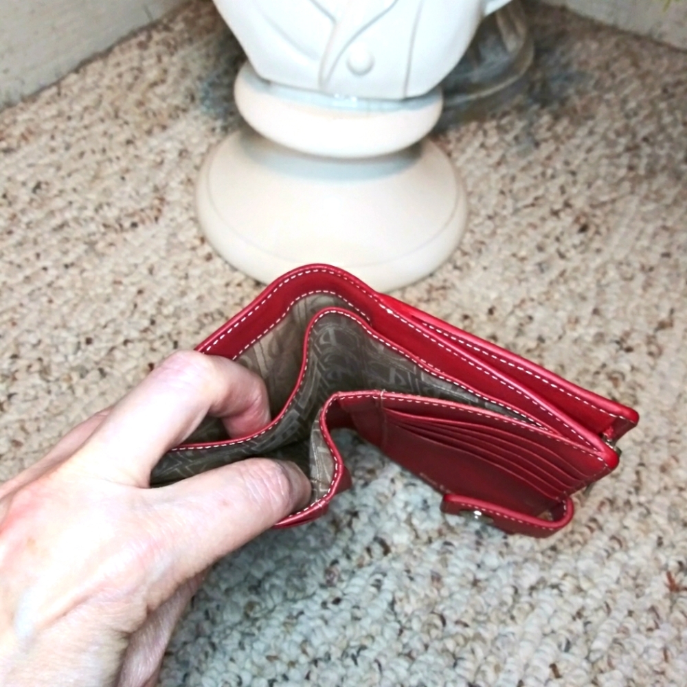 Vintage Guy Laroche Paris GL Embossed Red Leather, Silver Snap Closure Wallet - Picture 9 of 11